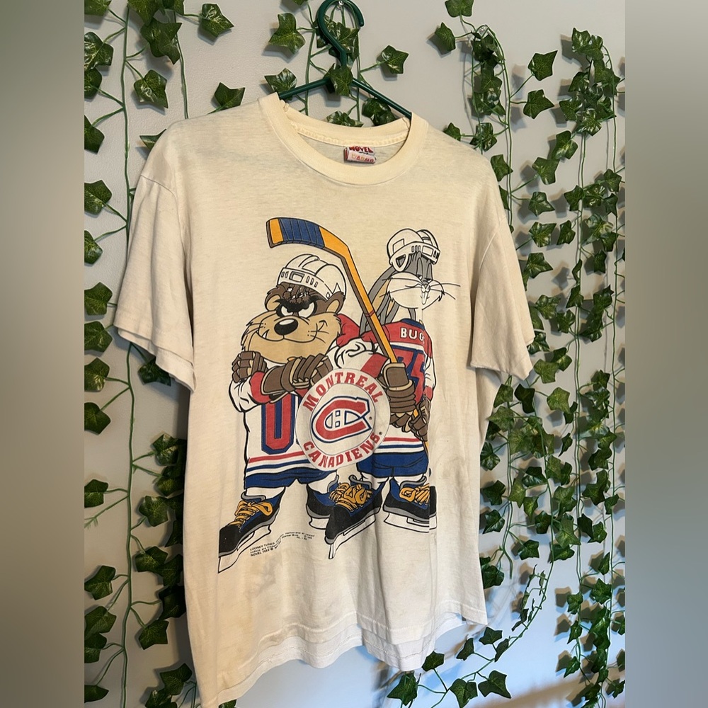 Vintage Montreal Canadiens Taz and Bugs Looney Tunes 1993 Graphic Tee